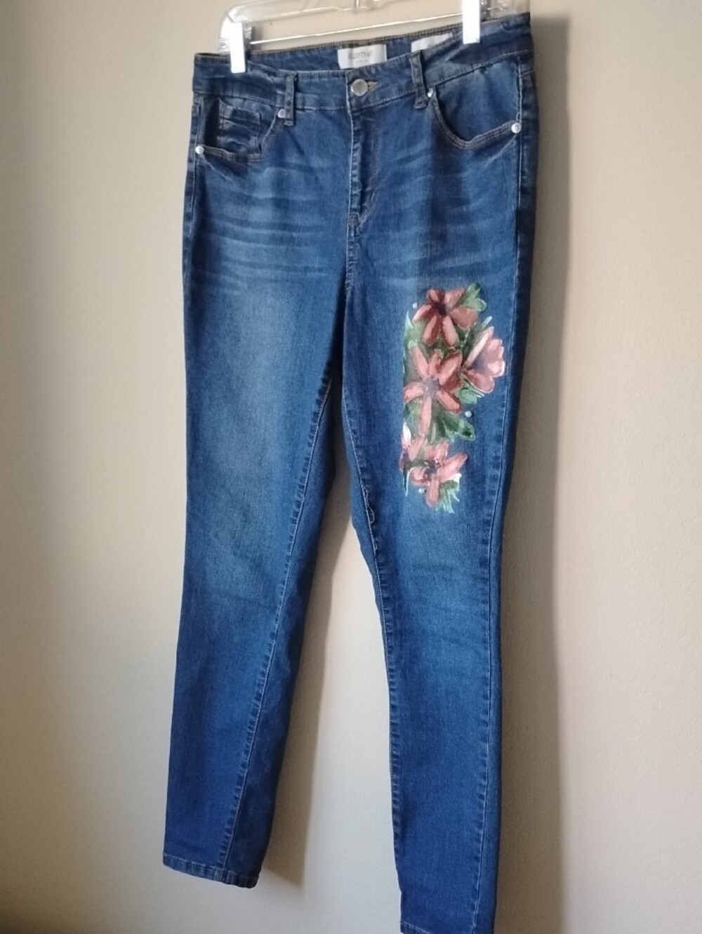 Ellen Tracy Size 12 Blue Skinny Jeans with Pink Floral Embellishments - Picture 4 of 16